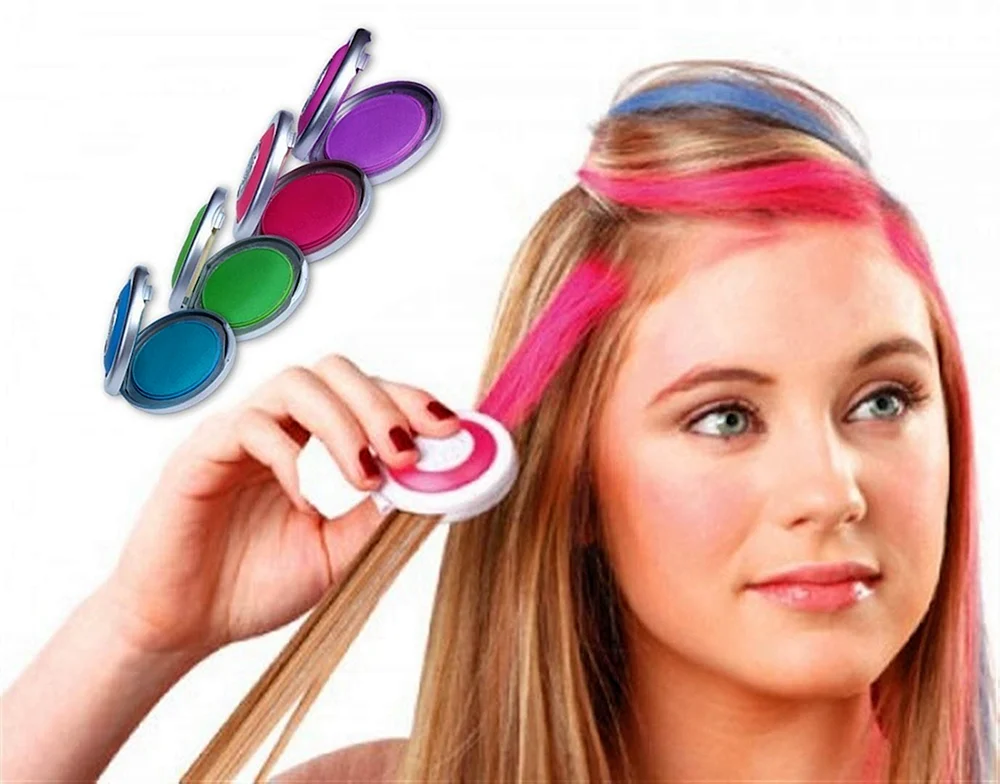 Haarfärbestifte auf dem Haar