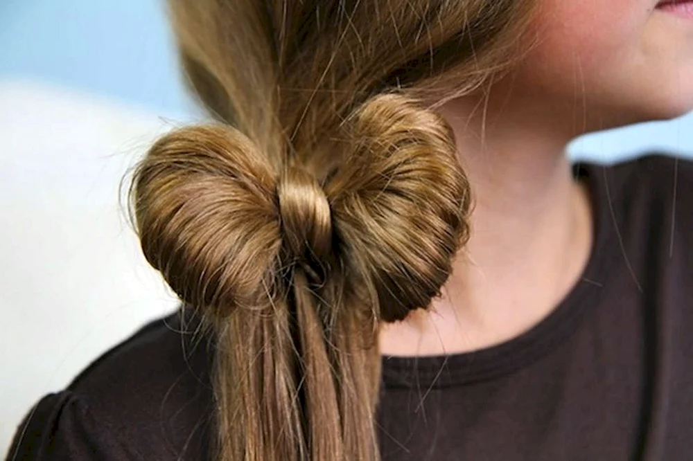 Bogenfrisur mit Haarbögen