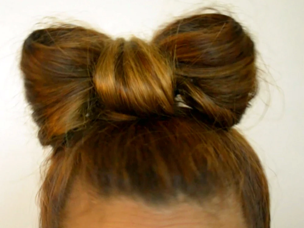 Bogenfrisur mit Haarbögen für lange Haare