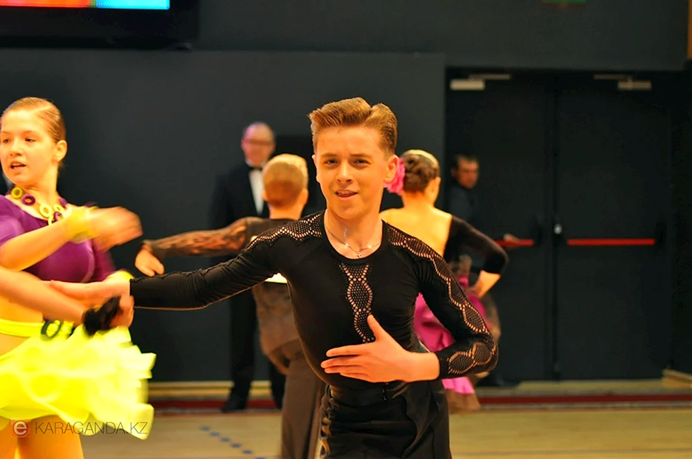 Gesellschaftstanzfrisuren für Jungen Sportgesellschaftstanz