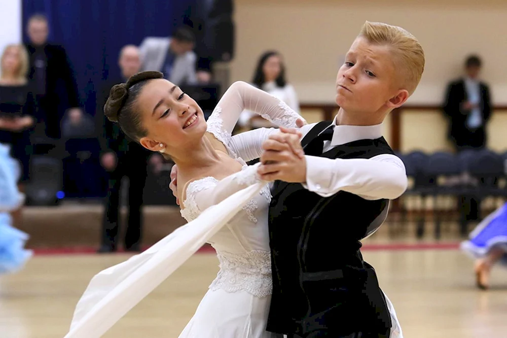 Ballroom Tanzen Frisuren für Jungen