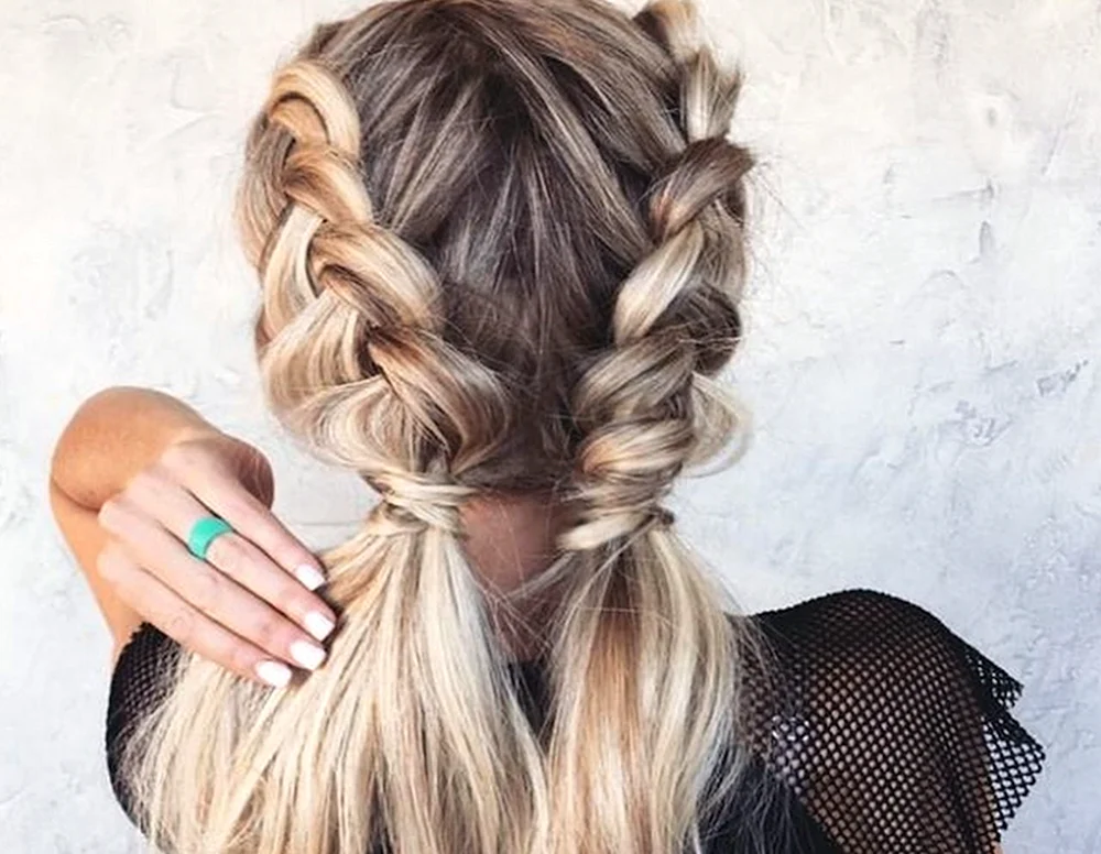 Flechtfrisuren mit zwei Zöpfen
