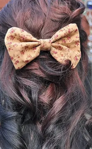Haare mit Schleife