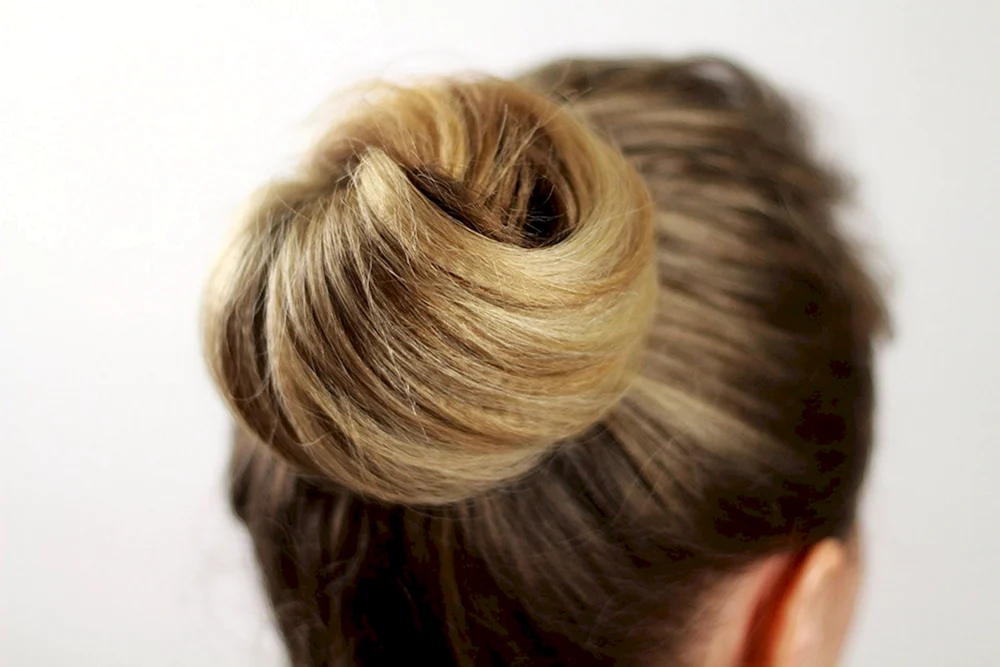 Schöne Dutt für kurzes Haar