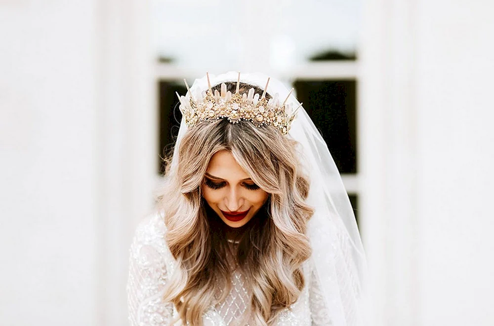Diadema mit Schleier für die Brautfrisuren