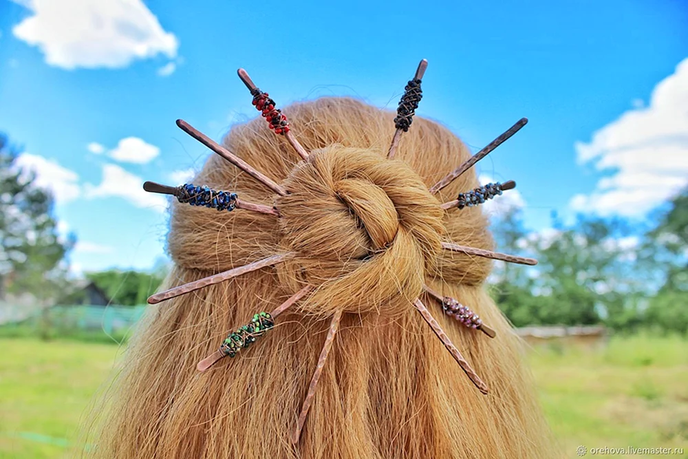 Japanische Stäbchenfrisur für kurze Haare