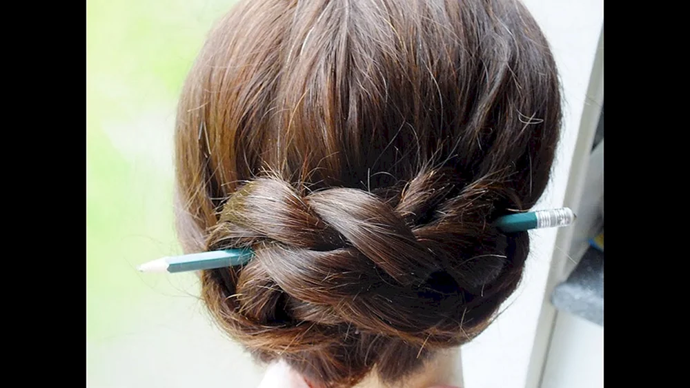 Stäbchenfrisur für kurze Haare