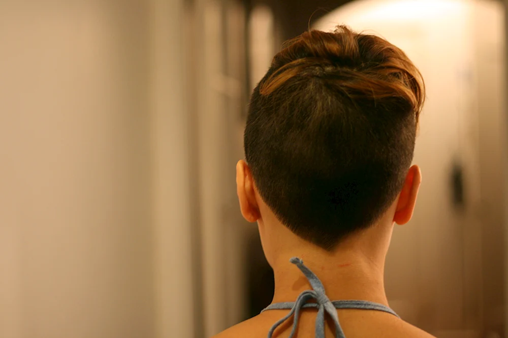 Rasierter Nacken für lange Haare