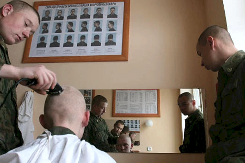 Ein Haarschnitt in der Armee