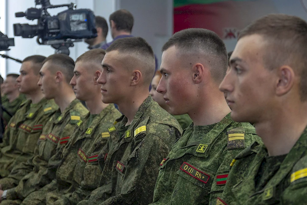 Ein Haarschnitt in der Armee