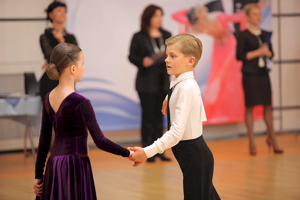 Ballhaus Tanzfrisuren für Mädchen Kinder