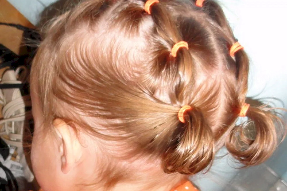 Mädchenfrisuren für die Kita für den Urlaub