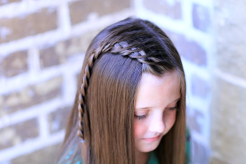 Mädchenfrisuren für Kindergartenabschluss mit losem Haar