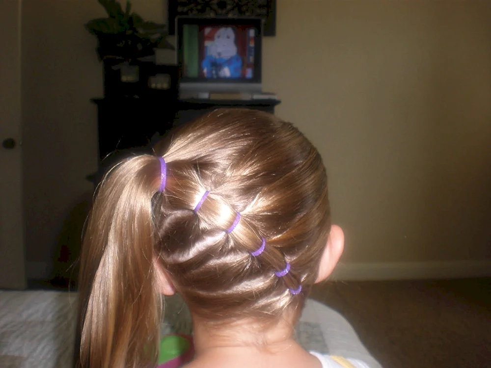 Mädchenfrisuren mit Gummibändern für Mädchen