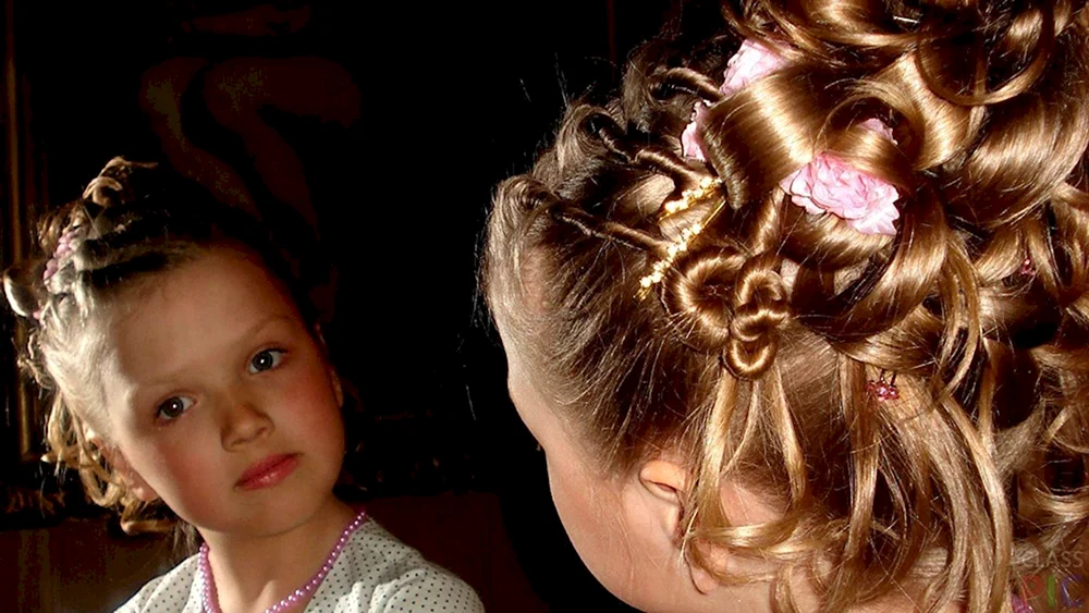 Kinderfrisuren für den Abschluss