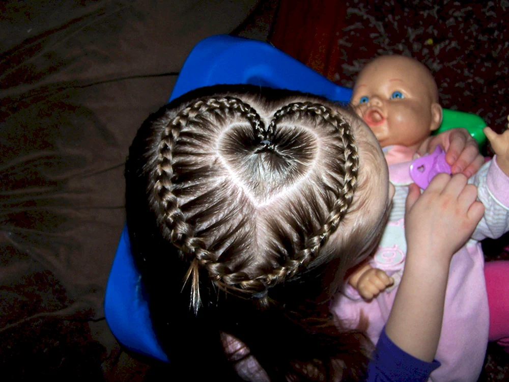 Frisuren mit Zöpfen für Mädchen