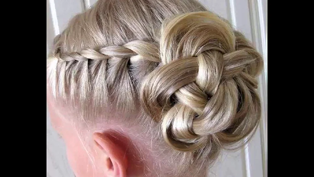 Mädchenballfrisuren für den Kindergarten