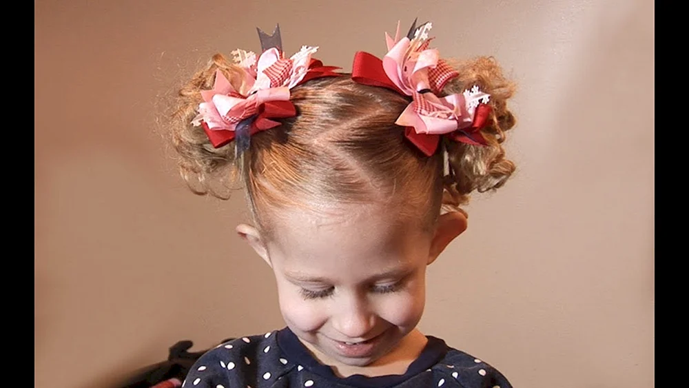 Mädchenfrisuren mit Locken für Mädchen