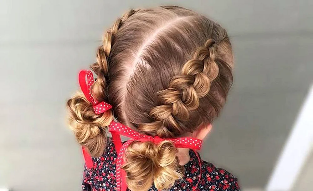 Mädchenfrisuren für den Kindergarten zum Abschlussball