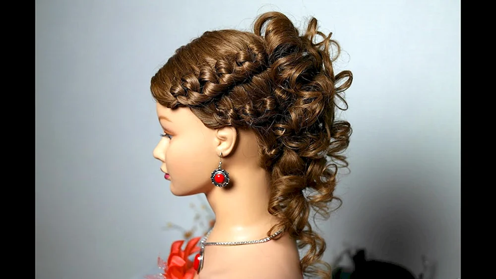 Mädchenfrisuren für Kinder zum Abschlussball