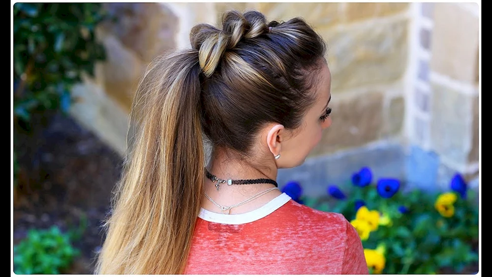Mädchenfrisuren mit Bändern für Mädchen