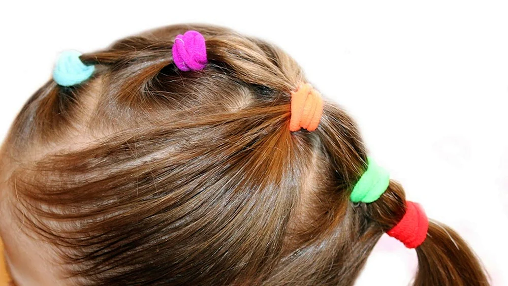 Mädchenfrisuren mit Gummibändern für Mädchen