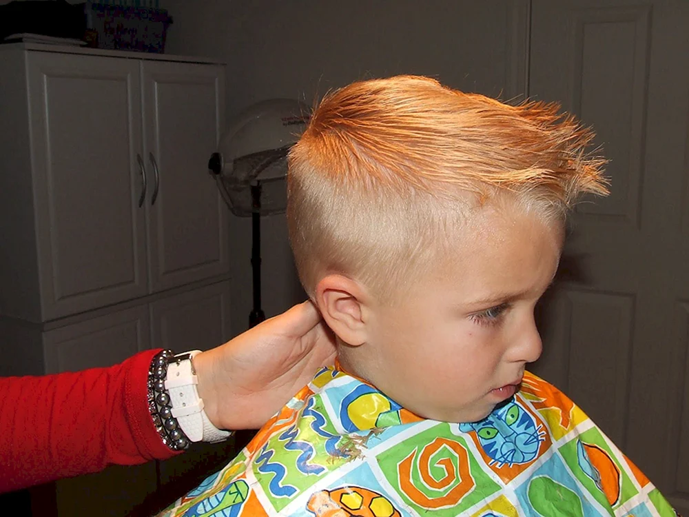 Babyhaarschnitt für Jungen