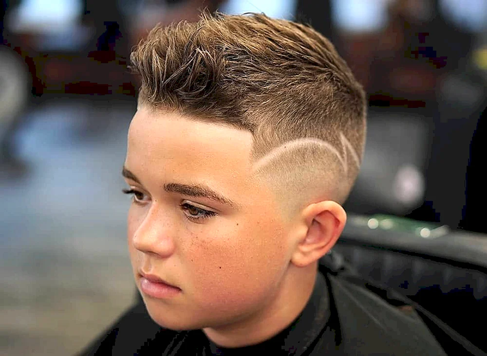 Andercut Haarschnitt für Jungen 13 Jahre alt