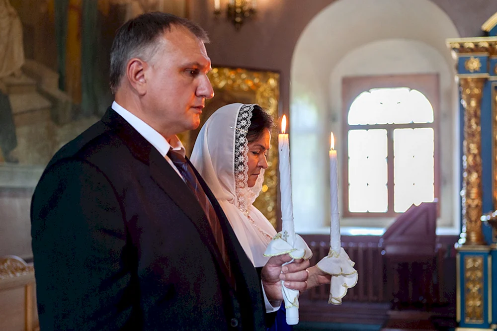 Hochzeits-Makeup in der Kirche
