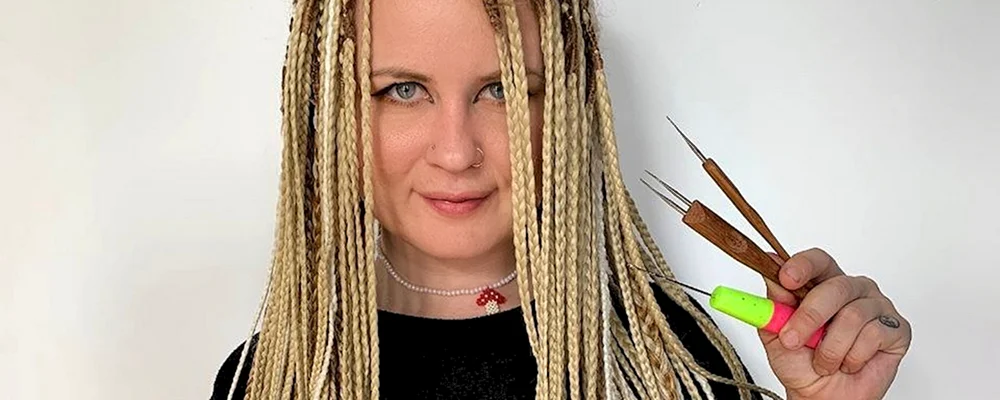 Afro Locken auf einem Bob