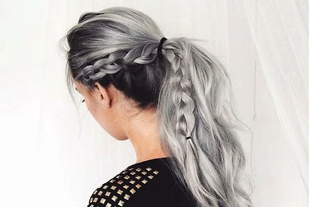 Flechtfrisuren für aschiges Haar