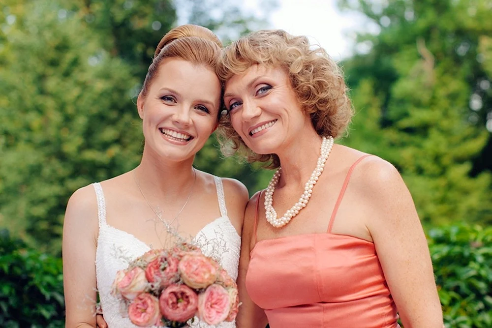 Haar für die Mutter der Braut