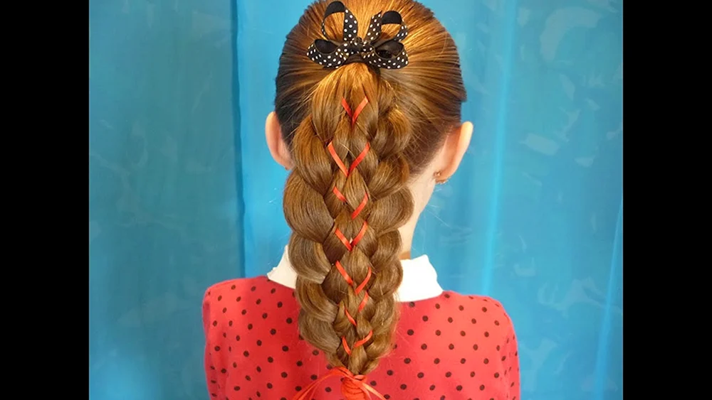 Mädchenfrisuren mit 2 Zöpfen vorne