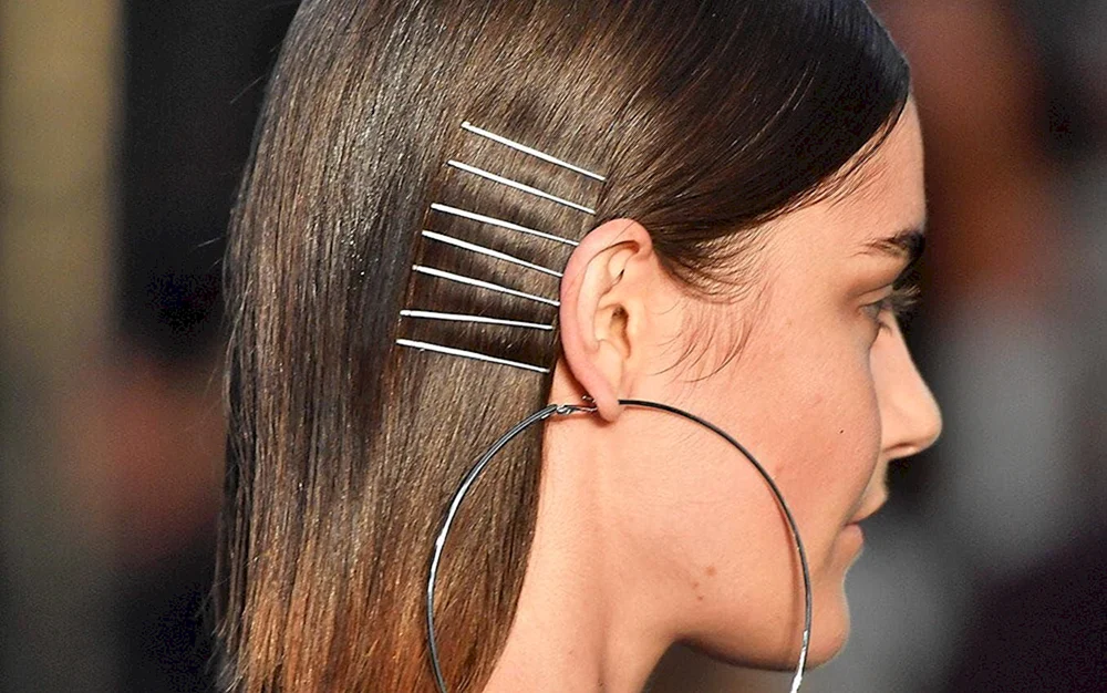 Frisuren mit Geheimratsecken