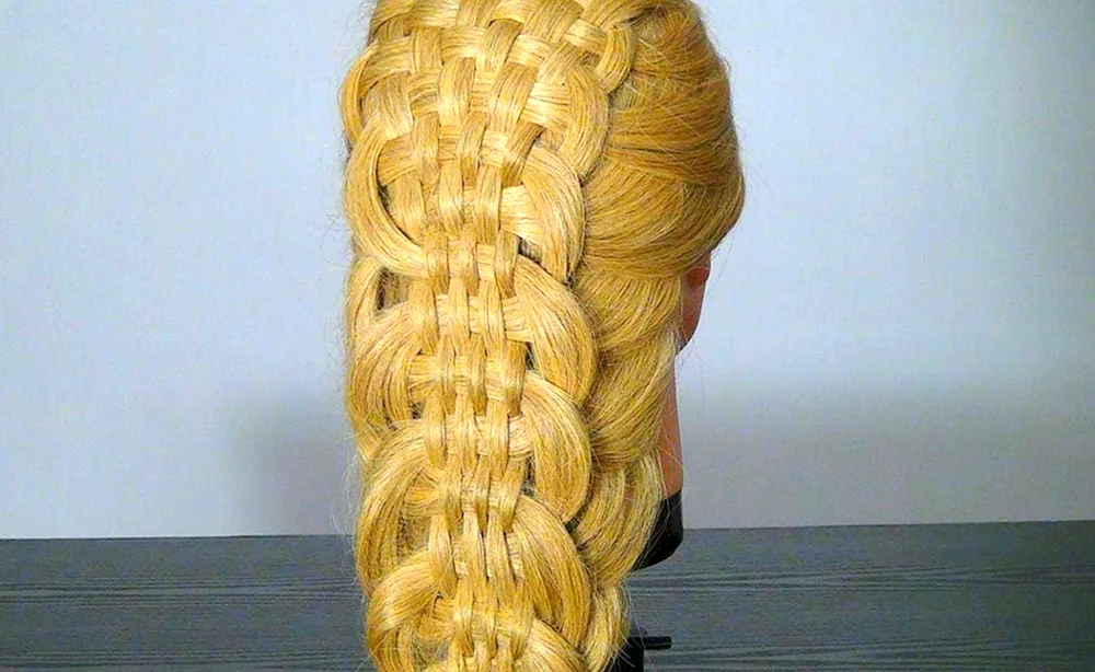 Flechtfrisuren von Tatiana Skelemina