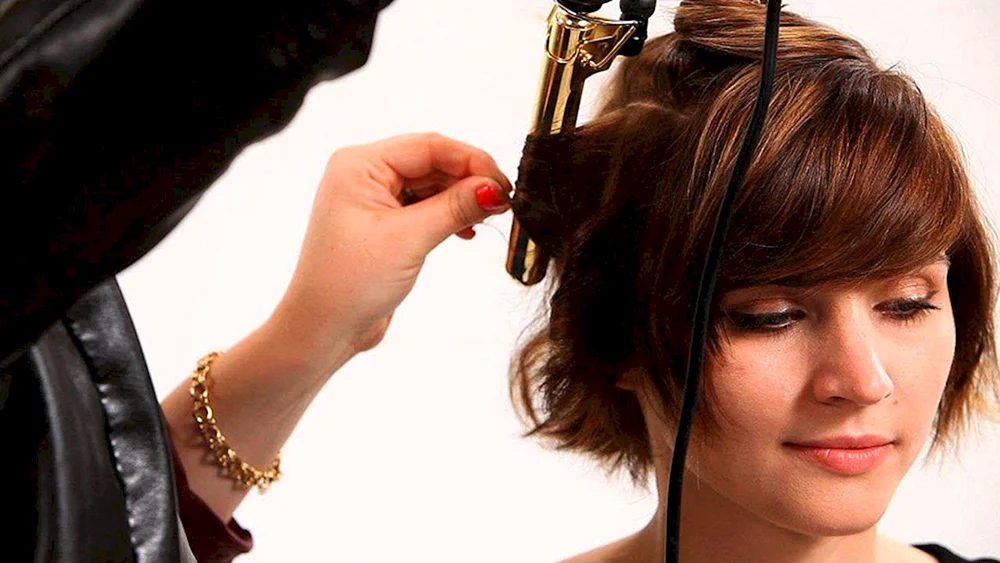 Kurzes Haar Locken mit Glätteisen für mittellanges Haar