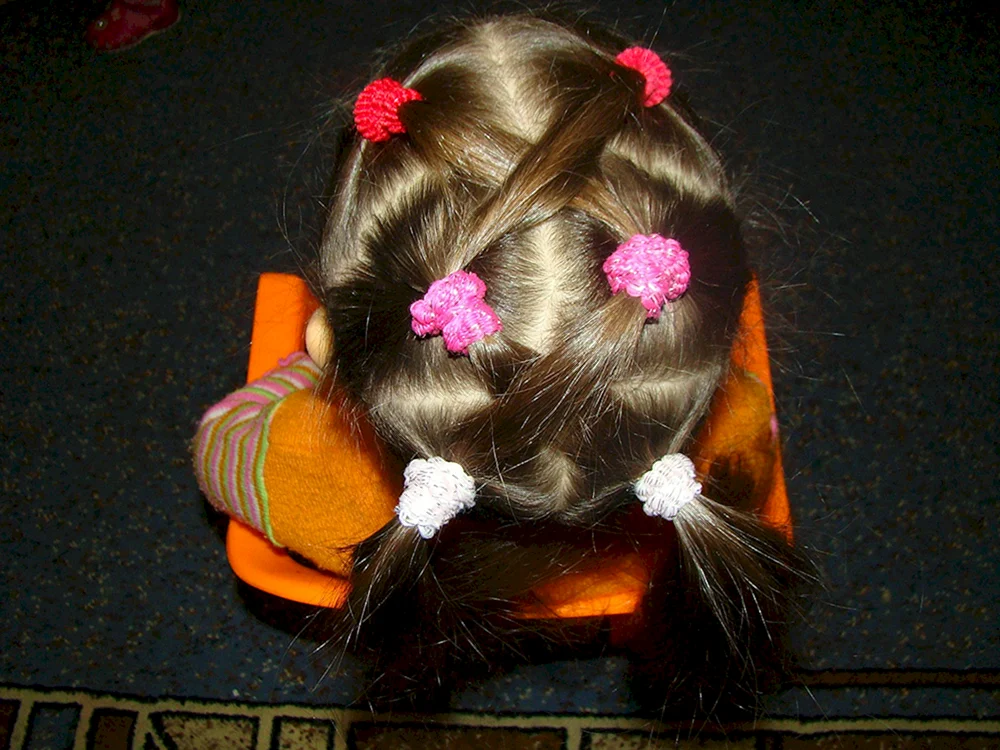 Mädchenfrisuren mit Gummibändern für Mädchen mit Gummibändern
