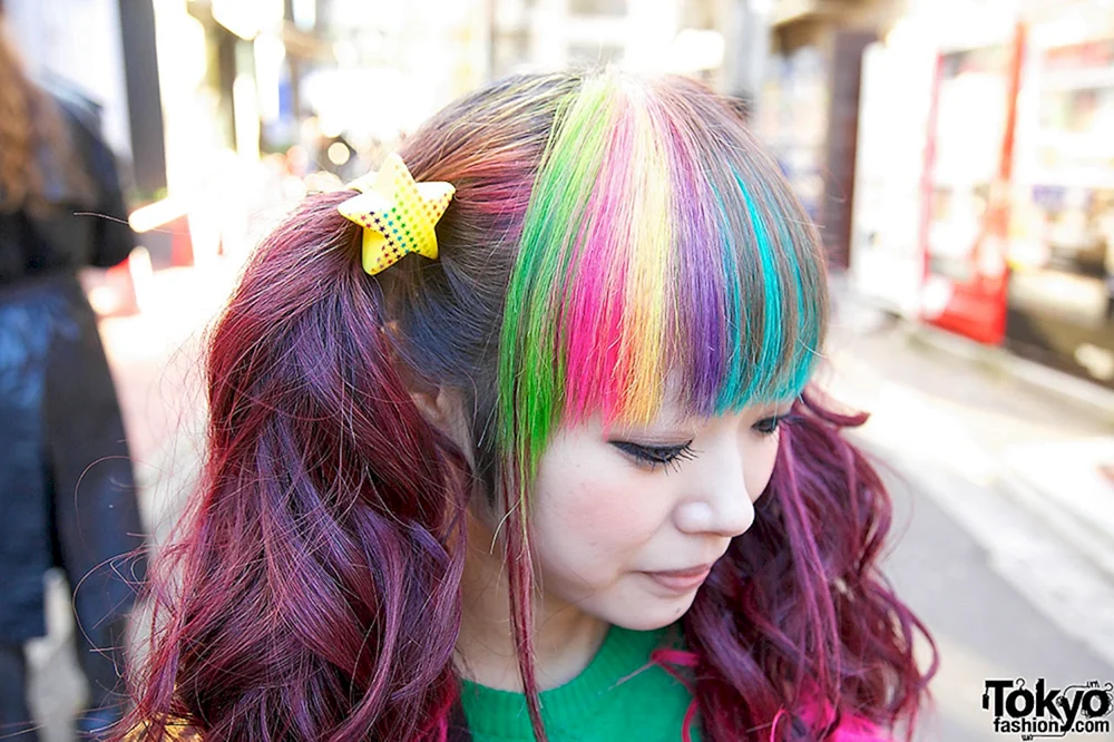 Haare mit bunten Strähnen für Mädchen
