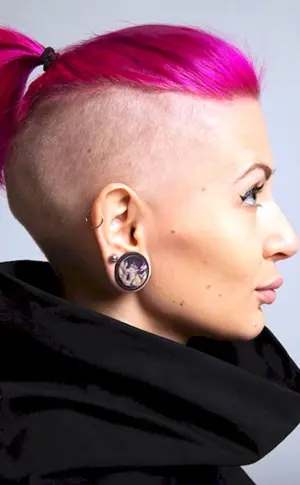 Frisuren mit rasierten Schläfen für Frauen