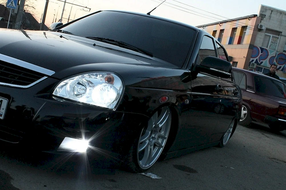 Lada Priora schwarz getönt