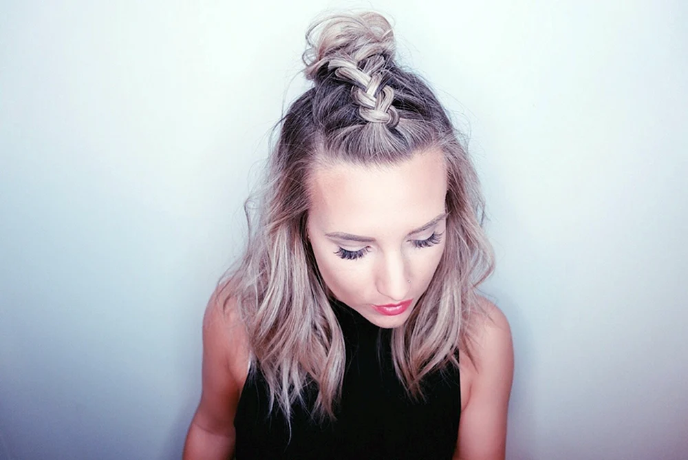 Dutt und offenes Haar