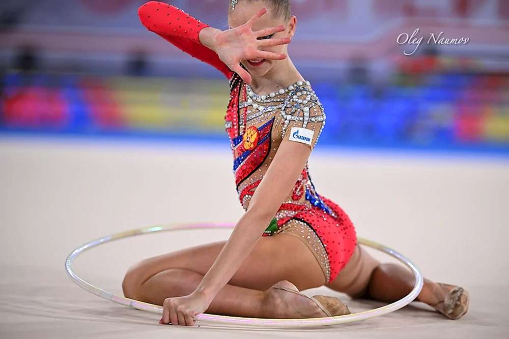 Eine Frisur für rhythmische Sportgymnastik Auftritt