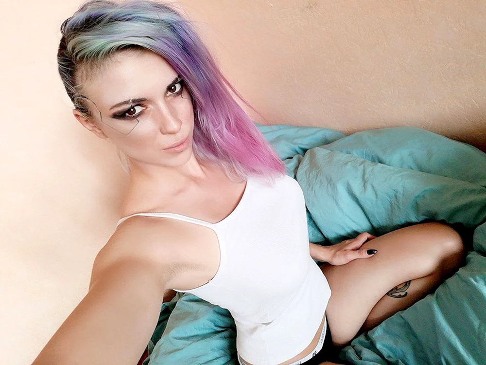 Pulp Suicide Girl