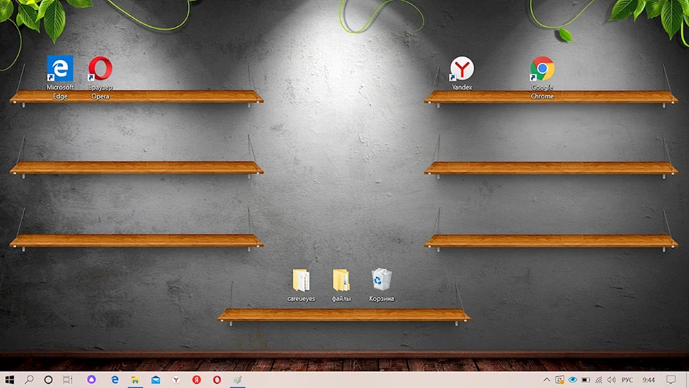 Etikettenregale auf dem Desktop Schreibtisch
