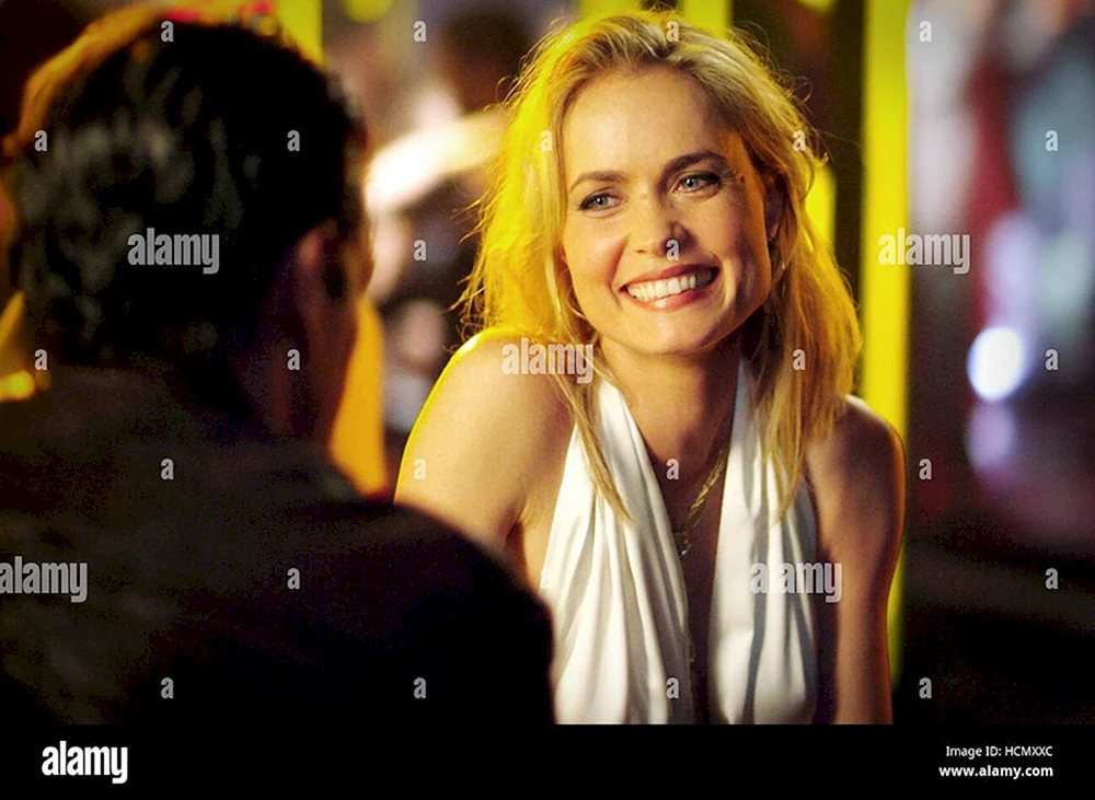 Radha Mitchell schwarzes Loch