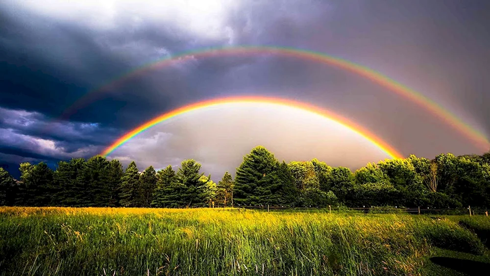 Regenbogenlandschaft mit Regenbogen