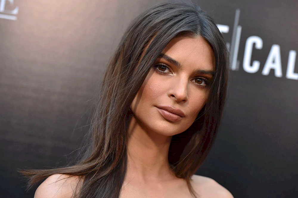 Emily Ratajkowski