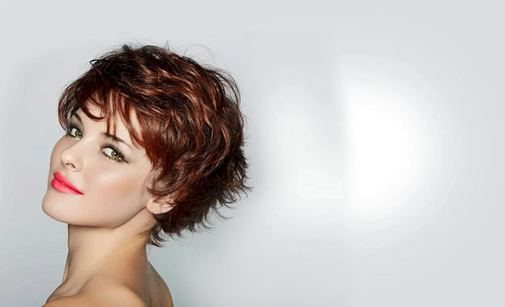 Bob Garson Haarschnitt auf lockigem Haar