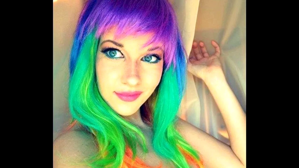 Mädchen mit buntem Haar
