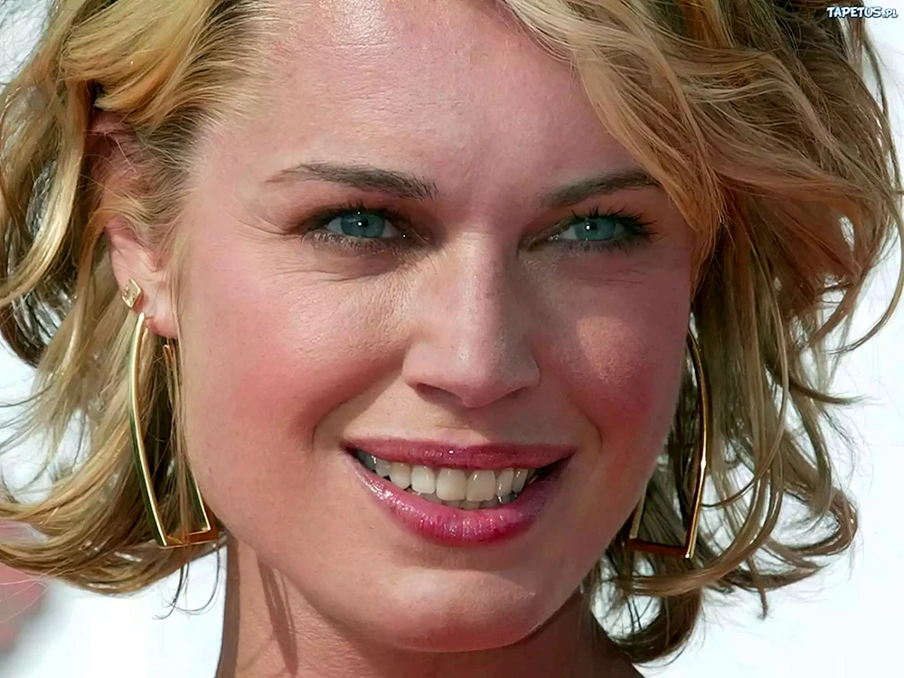 Rebecca Romijn stamos